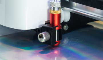 Romeo vinyl cutter cutting material